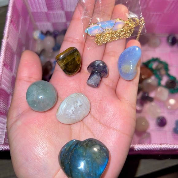 Crystal Confetti Mix Scoop Healing Crystals Gift Set Bundle Mystery Bag - Picture 2 of 3